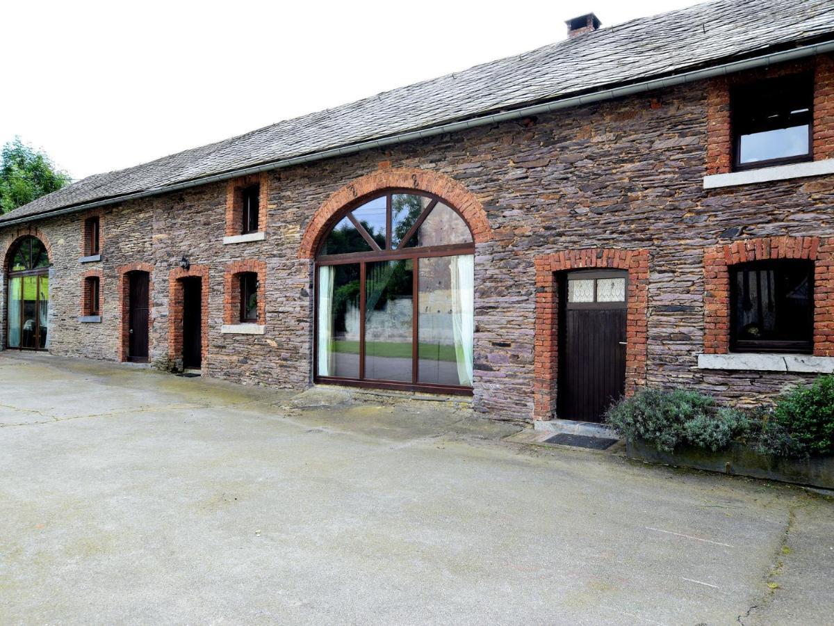 Spacious Holiday Home In Lierneux With Garden エクステリア 写真