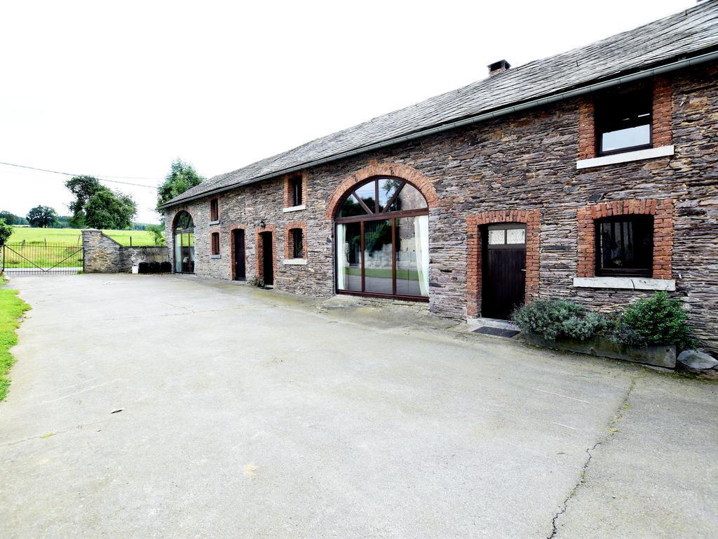 Spacious Holiday Home In Lierneux With Garden エクステリア 写真
