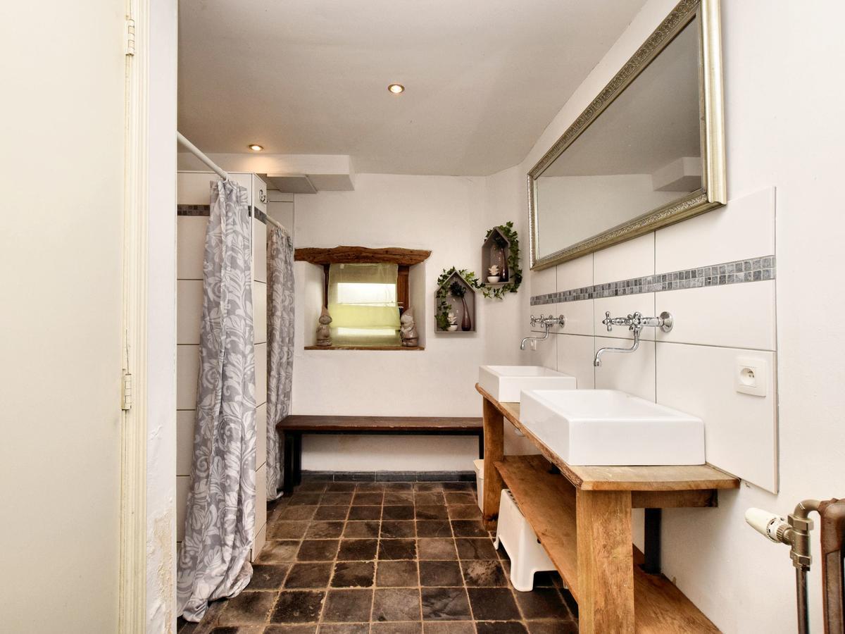 Spacious Holiday Home In Lierneux With Garden エクステリア 写真