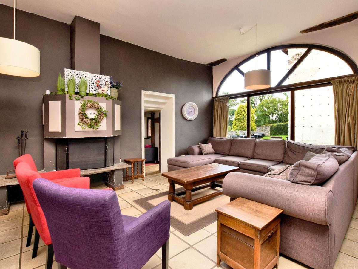 Spacious Holiday Home In Lierneux With Garden エクステリア 写真