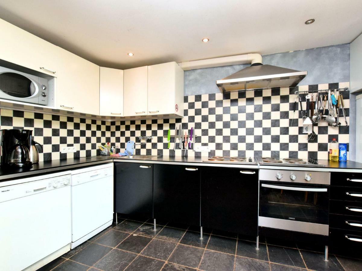 Spacious Holiday Home In Lierneux With Garden エクステリア 写真